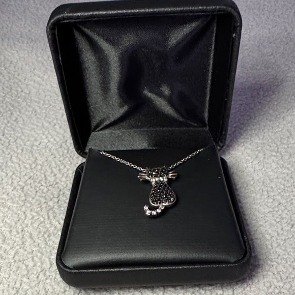 Elegant Black Cat Pendant Necklace - Picture 2 of 3